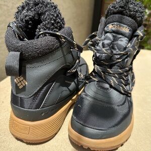 Columbia Black and Tan Women's Insulated Ankle Snow Boots